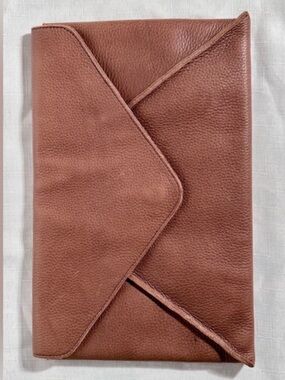 🤎✨ Small Bag, Big Personality, brown leather clutch by Linea Pelle ✨🤎
